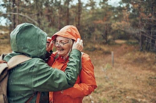 Auta ikääntyneitä sairastuneita