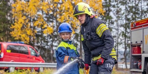 Tue nuoria vapaaehtoisia palokuntalaisia – Maarian VPK